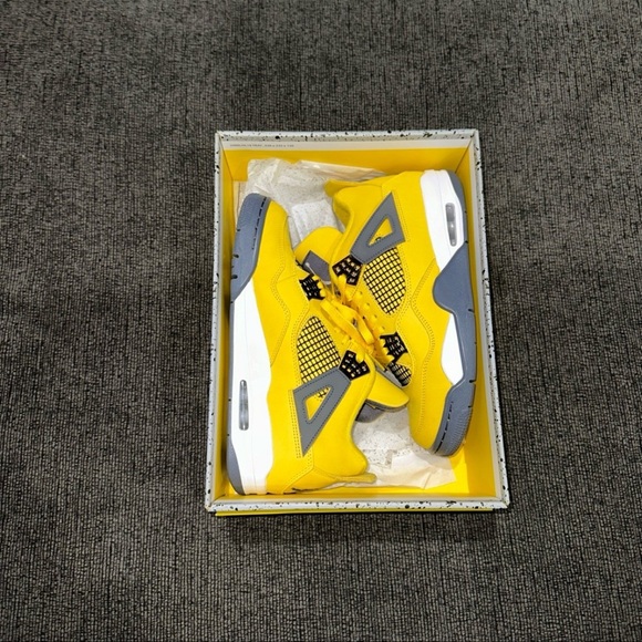 Air Jordan 4 Retro (Lightning) - Picture 2 of 12